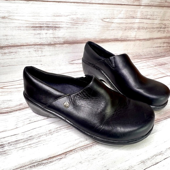 Klogs Black leather nursing shoes size‎ 7.5 M - Picture 1 of 7